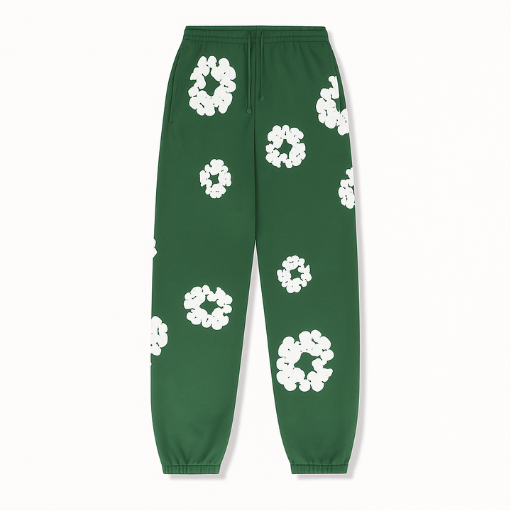 Ensemble survêtement homme à fleurs plié. Prêt à porter, ce jogging floral allie confort et style décontracté.