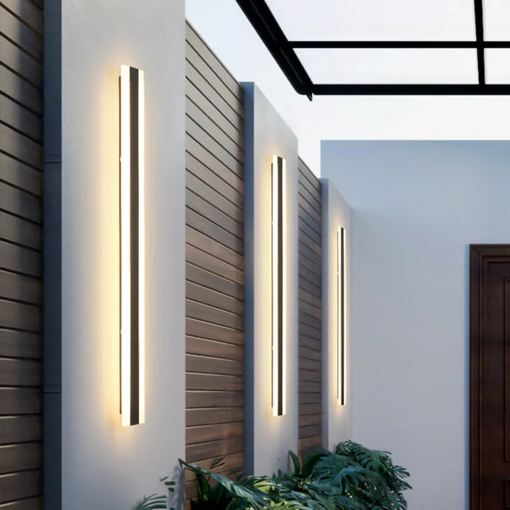 Luminaire LED mural étanche IP65 pour extérieur, idéal pour un éclairage design de jardin, balcon ou terrasse.