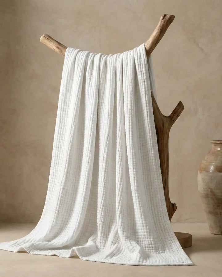 Jeté de canapé en coton, confortable et respirant, idéal pour une décoration naturelle et douce.
