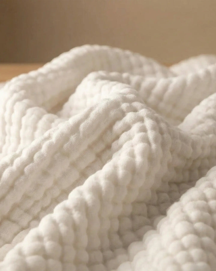 Couverture en coton doux, naturelle et élégante, apporte chaleur légère et confort à la maison.
