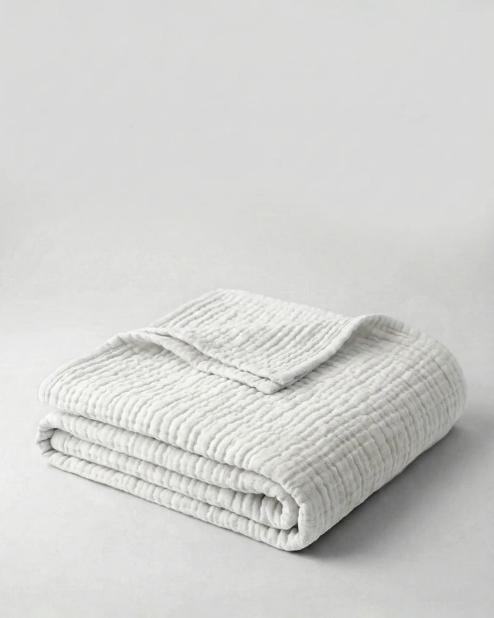 Couverture douce en coton naturel, respirante et légère, ajoute de l'élégance à votre décor.