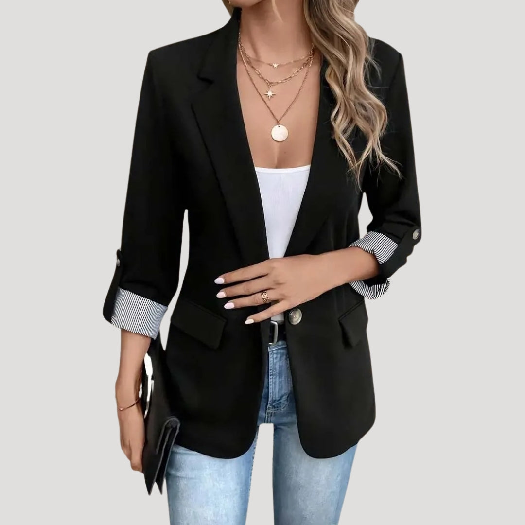 Blazer femme ajusté, veste tailleur polyvalente, apporte une touche chic et élégante à votre tenue quotidienne.