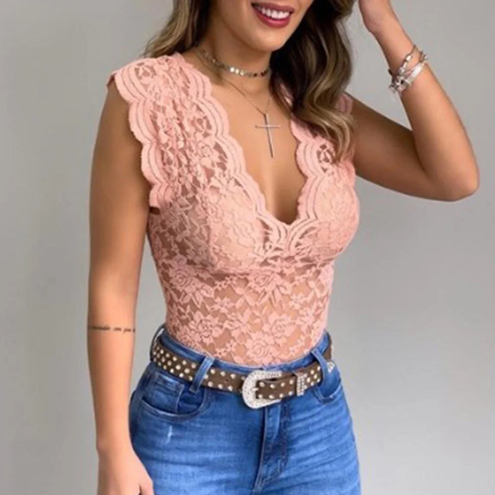 Haut femme chic avec col V, manches courtes, parfait pour un look féminin mode, décontracté ou habillé.