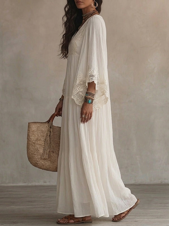 Robe longue femme fluide avec dentelle délicate. Style bohème chic, parfaite pour le printemps ou l'été décontracté.