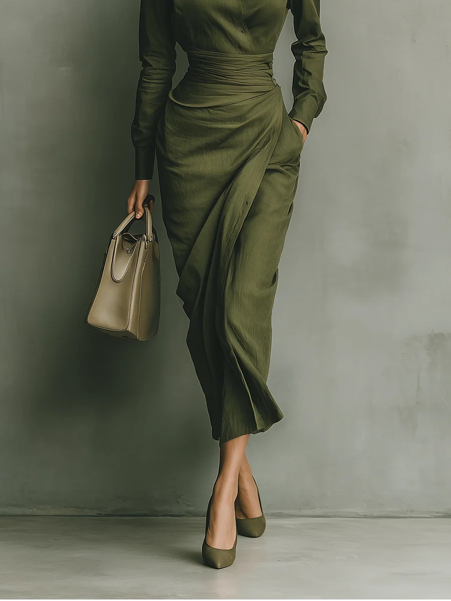 Robe femme élégante et chic, coupe enveloppante cintrée, style raffiné, adaptée à toutes les saisons.