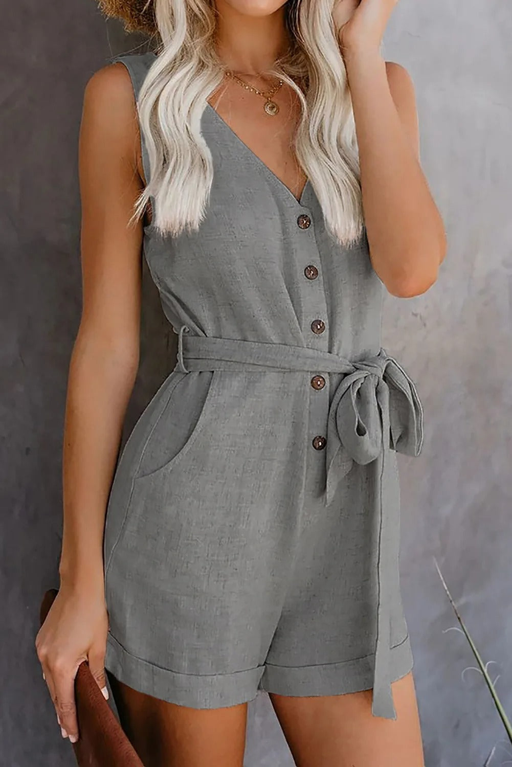 Mode d'été: Combinaison courte femme, confortable, fluide et chic, avec poches.
