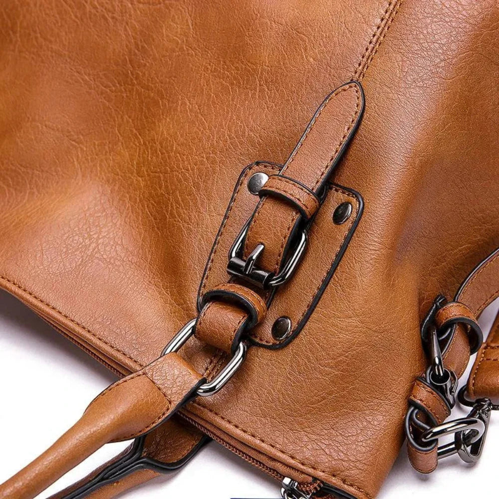 Élégant sac bandoulière marron en cuir pour femme, parfait accessoire de mode urbain et chic.
