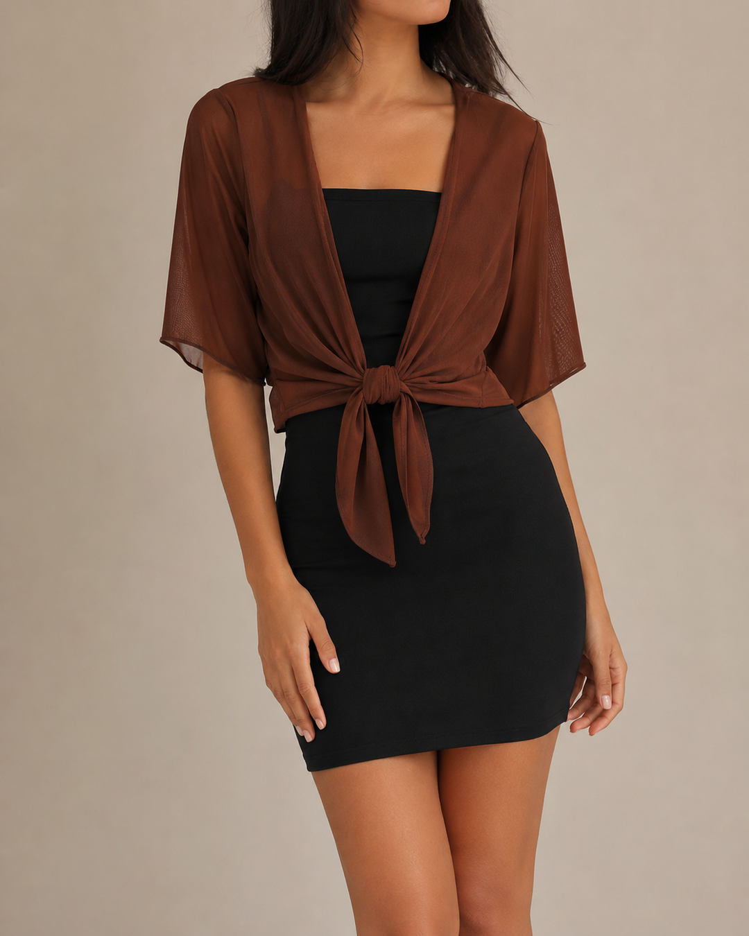 Haut femme à devant ouvert, chemise légère et fluide. Élégant et polyvalent pour la tenue quotidienne.