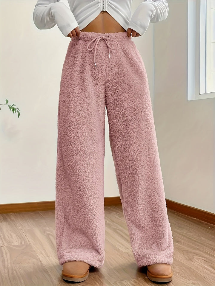 Pantalon femme sherpa doux et moelleux, pour un cocooning hivernal. Chaleur et confort garantis.