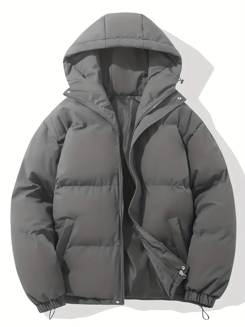Veste matelassée homme noire avec capuche, chaude et élégante pour l'hiver urbain et décontracté.