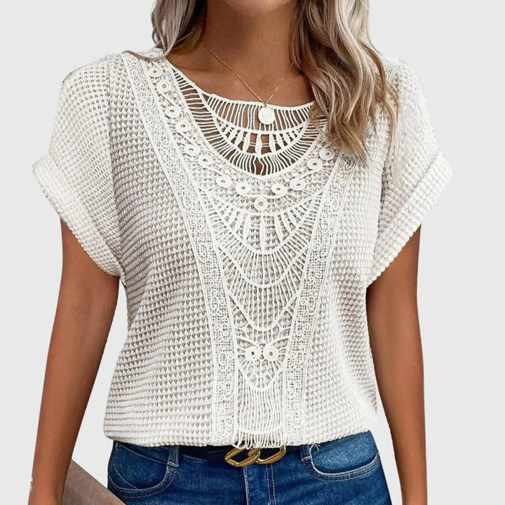 Blouse femme avec dentelle, style Ibiza, chic et confortable, mode printemps été, parfaite pour toute occasion.