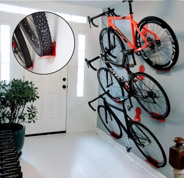 Accroche-vélo mural compact pour un rangement facile et une optimisation de l'espace dans le garage.