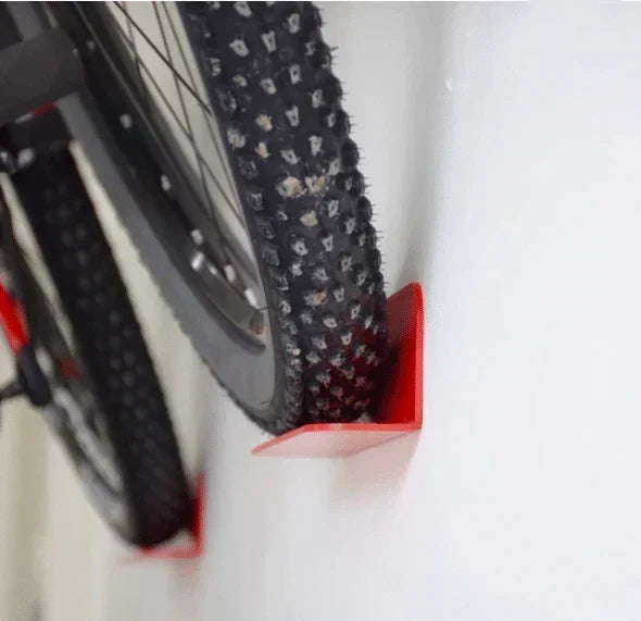 Gagnez de la place avec ce support mural pour vélo, rangement vertical moderne et fonctionnel.