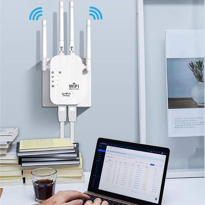 Amplificateur WiFi 5G double bande pour extérieur, optimise la couverture et la stabilité du réseau internet rapide.