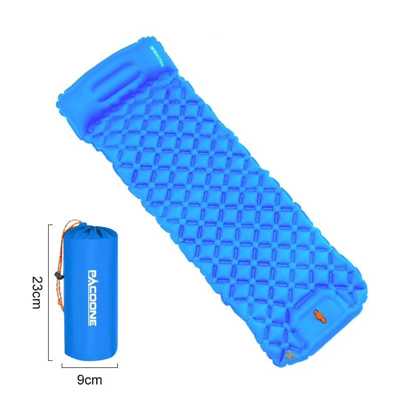 Équipement de bivouac: matelas gonflable ultra léger et portable avec pompe intégrée pour le confort en voyage.