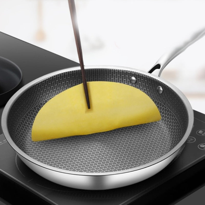 Poêle universelle acier inoxydable antiadhésive, parfaite pour cuisson saine de tous plats.