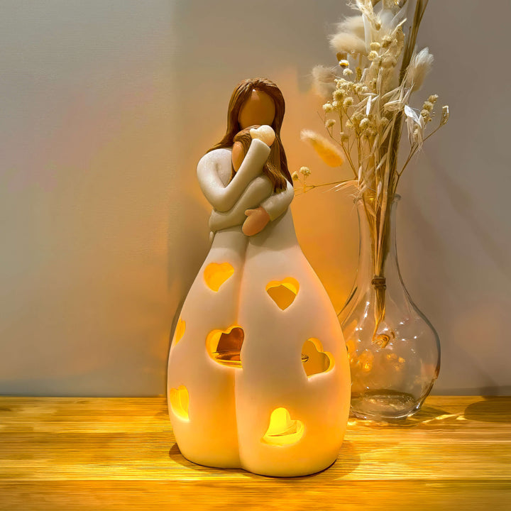 Lampe de table cœur romantique beige en résine, éclairage LED doux pour ambiance chaleureuse.