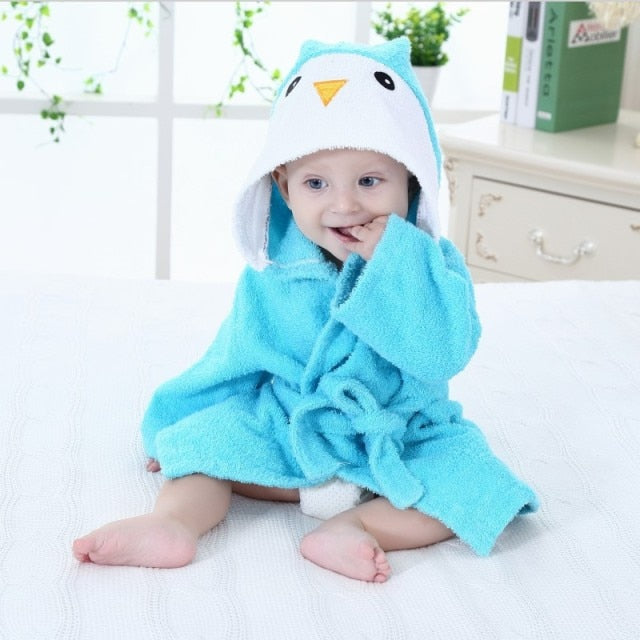 Peignoir bébé AnimalHug doux à capuche. Confort absolu pour enfant après le bain.