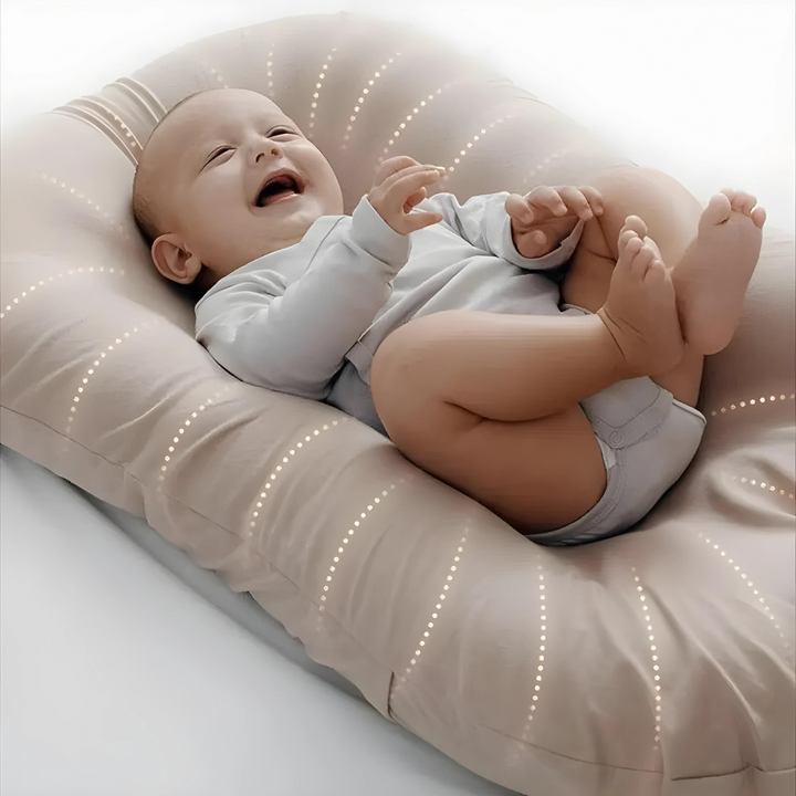 Coussin orthopédique bébé bleu ciel, soutien doux respirant pour nouveau-né, confort et sécurité enfant.
