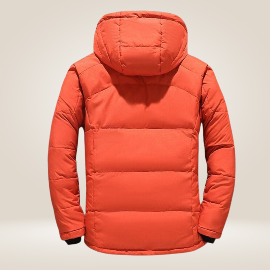 Détail de la capuche de la veste d'hiver matelassée homme, pour une protection extra contre le froid.