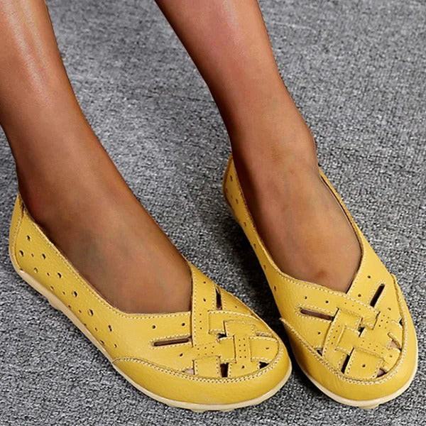 Vue de profil : ballerines plates femme avec semelle intérieure douce.