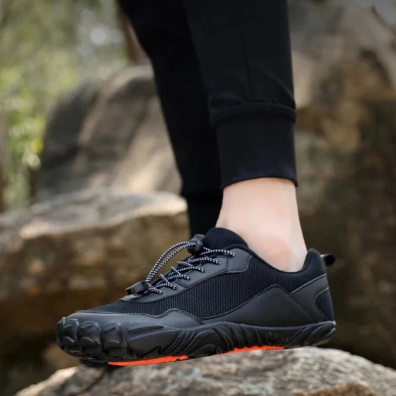 Chaussures de marche pieds nus légères, respirantes, offrant un confort minimaliste pour l'extérieur.