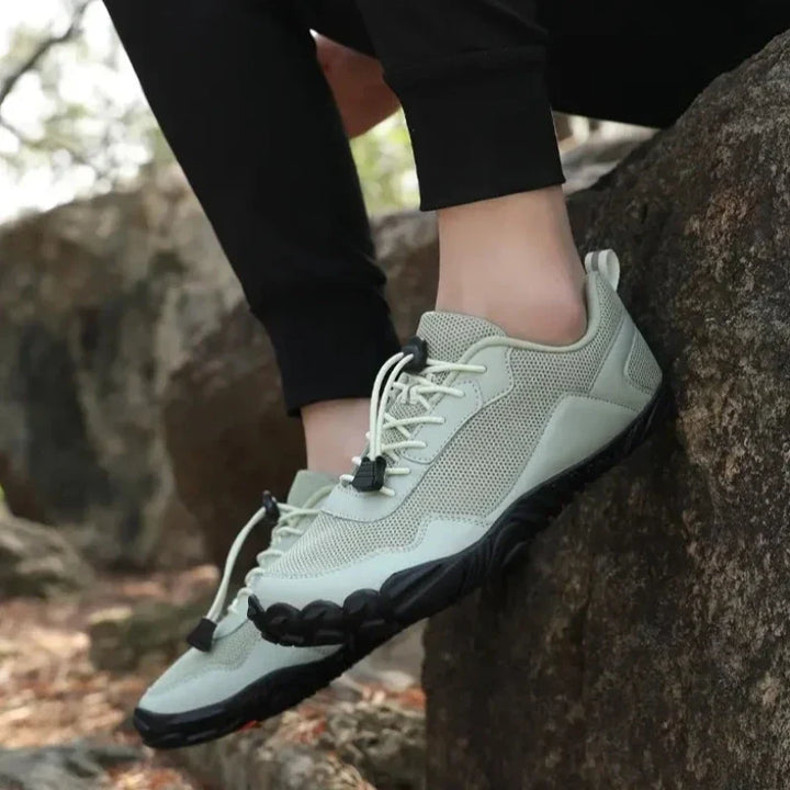 Baskets de randonnée légères et respirantes, offrant une expérience pieds nus pour tous les sports.