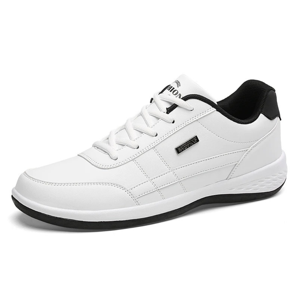 Sneakers homme en cuir et tissu blanc, alliant élégance et confort pour un look casual et tendance au quotidien.