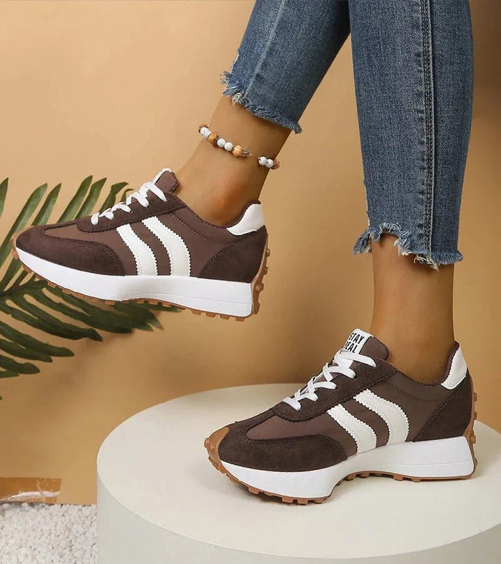Baskets plateforme ergonomiques femmes, design moderne, idéales pour la mode féminine et les longues marches.