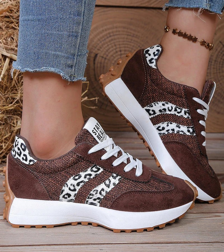 Chaussures femmes ergonomiques avec plateforme, assurant un confort optimal et un style décontracté chic.