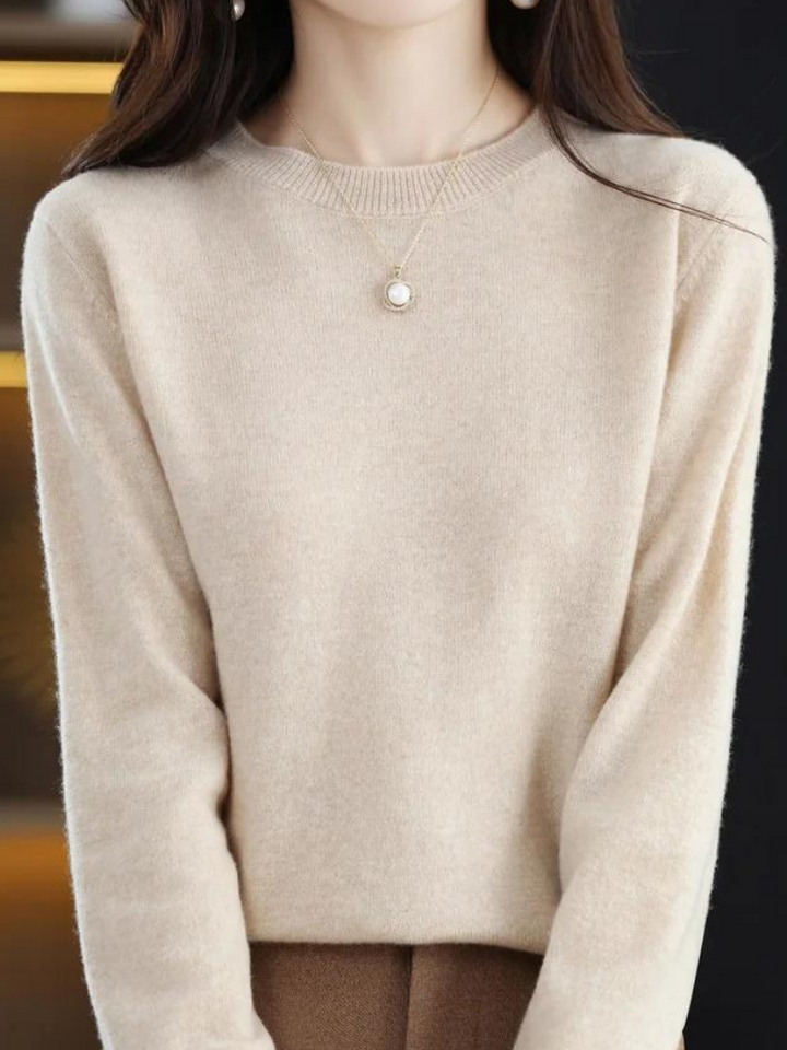 Pull femme moderne, élégant et confortable, idéal pour l'hiver et l'automne.