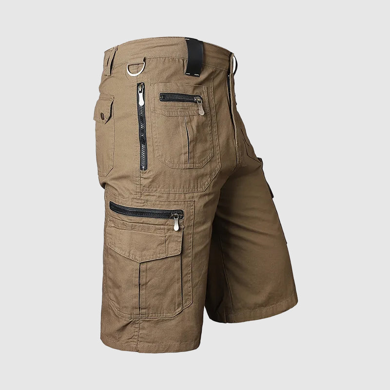 Short décontracté homme, style cargo robuste, parfait pour la randonnée et le voyage.