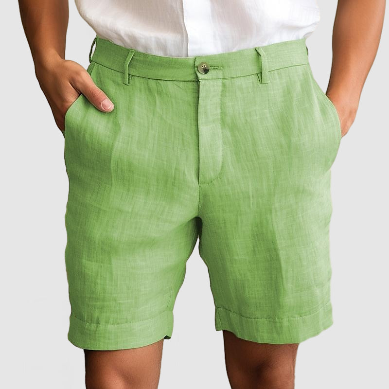 Short élégant homme à revers, idéal pour un look décontracté chic en été. Confort moderne assuré.