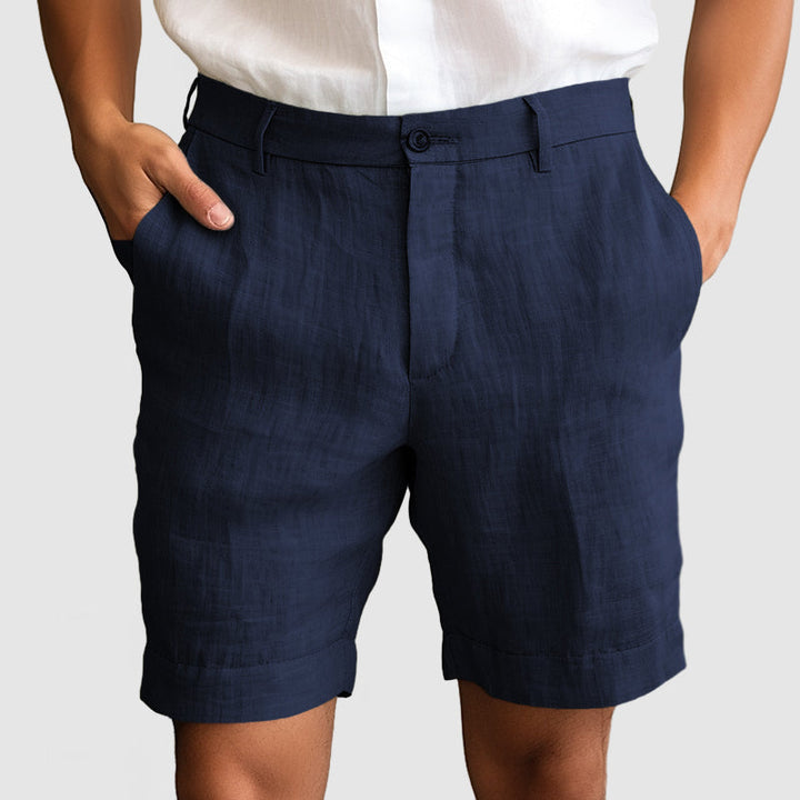 Bermuda habillé homme confortable, idéal pour les loisirs d'été. Design moderne avec revers élégants.