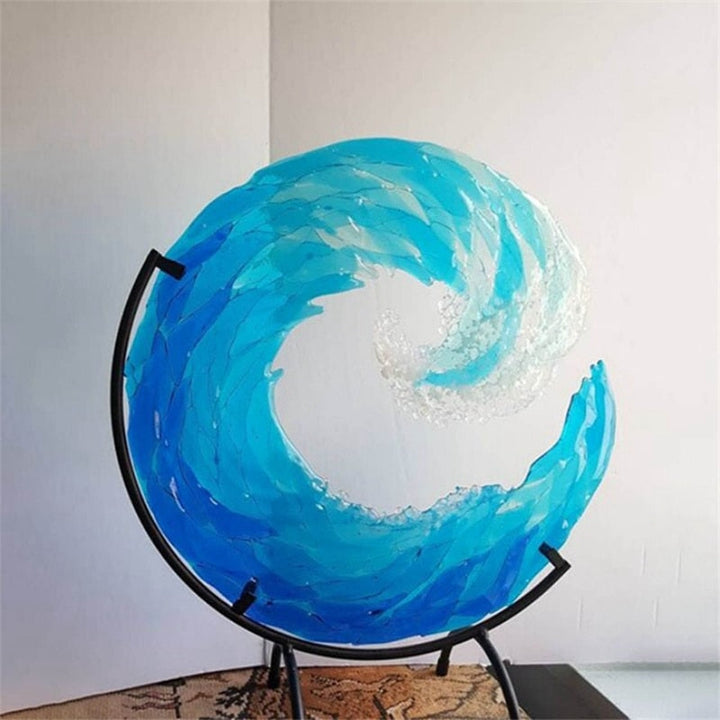 Décoration intérieure AquaWave : sculpture moderne de vague océan en verre. Idéal pour salon, bureau ou cadeau.