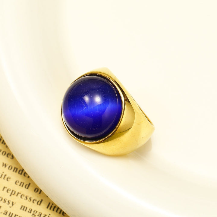 Bague femme avec grande pierre Oeil de Tigre, design sophistiqué, bijoux de mode actuels.