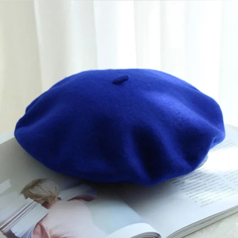 Bonnet tricoté unisexe doux et confortable, parfait pour l'automne et l'hiver. Style élégant.