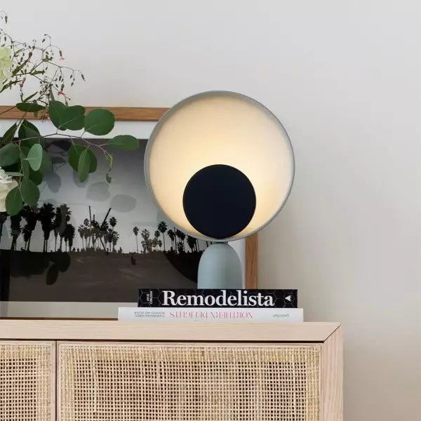 Lampe d'ambiance LED, design bol blanc sculptural, éclairage doux et contemporain pour votre décoration intérieure.