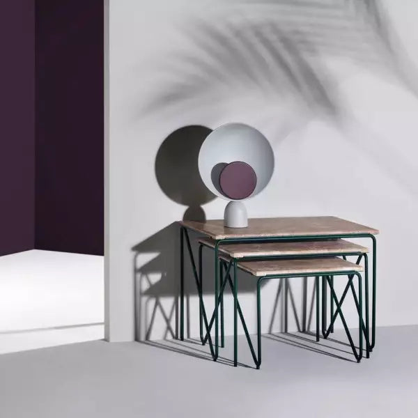 Luminaire LED sculptural forme bol, design moderne blanc, parfait pour créer une ambiance chaleureuse en intérieur.