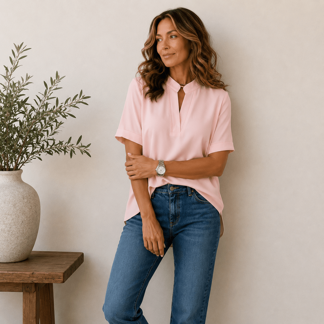 Blouse fluide femme, col V, légère et chic. Manches courtes, parfaite printemps-été.