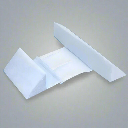 Maintien sécurisé anti-roulade pour bébé. Ce coussin réglable assure un sommeil serein et confortable dès la naissance.