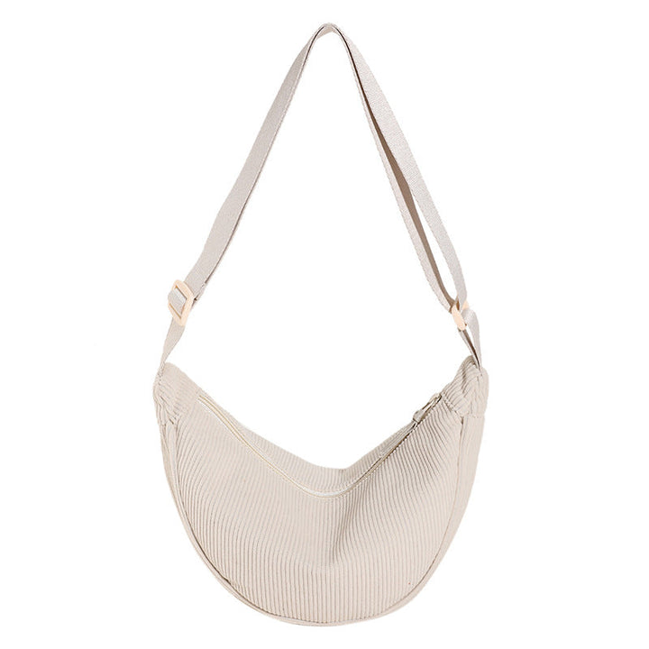 Sac à main femme demi-lune texturé, compartiments fonctionnels, alliant style mode et praticité.