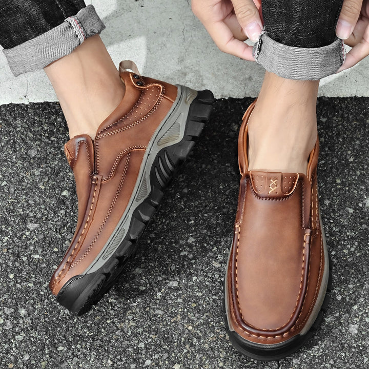 Chaussures de ville homme orthopédiques, semelle adhérente pour une sécurité et un confort inégalés.
