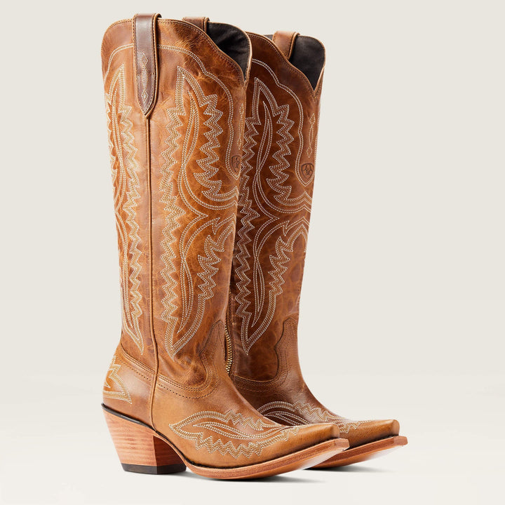 Bottes hautes femme style western brodé. Chaussures robustes et chic, idéales automne-hiver, style cow-boy.