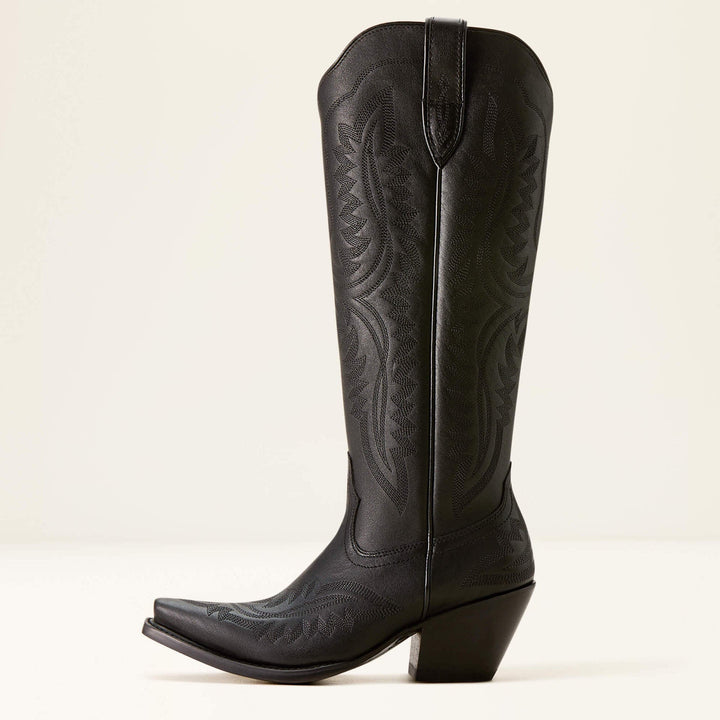 Élégantes bottes cow-boy femme brodées, tige haute western. Chaussures tendance mode avec talon large.