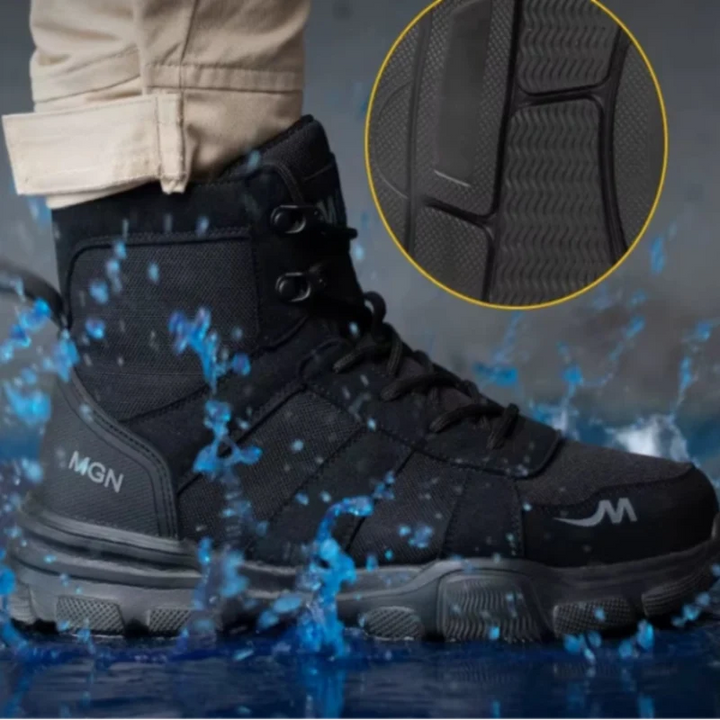 Paire de bottes de sécurité unisexes pour travail, avec embout acier, semelle anti-perforation et design robuste.