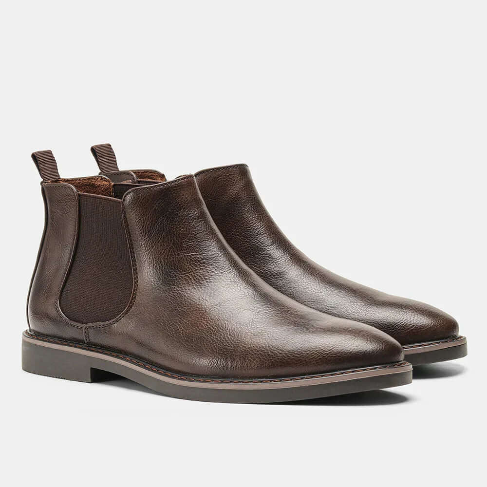 Bottines Chelsea homme en cuir noir, design intemporel, offrant confort et élégance pour toutes occasions.