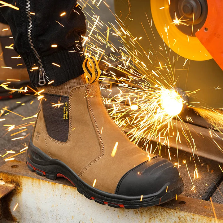 Bottes de sécurité homme robustes et résistantes, sans lacets. Embout acier, anti-perforation. Protection fiable au travail.