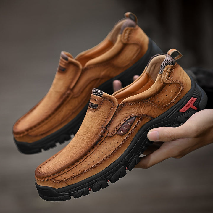 Bottines homme orthopédiques polyvalentes, offrant confort, soutien quotidien et adhérence supérieure.