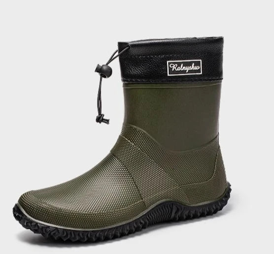 Bottines de travail homme conçues pour la sécurité, avec protection de cheville et adhérence supérieure sur terrains difficiles.